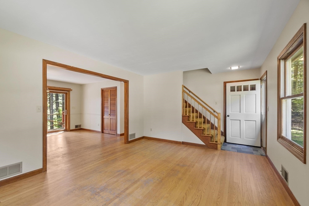 9 Laurel Lane Princeton, MA 01541 - Photo 4 of 35