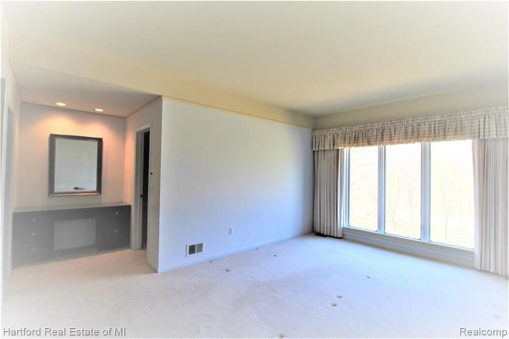36902 Valley Ridge Drive Farmington Hills, MI 48331 - Photo 13 of 23