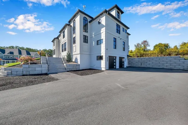 $3,399,000 | 19 Bridle Spur Lane, Danvers, MA 01923