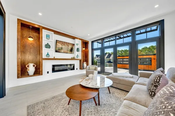 $3,399,000 | 19 Bridle Spur Lane, Danvers, MA 01923