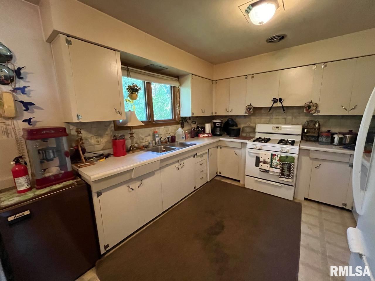 423 East Mound Road Decatur, IL 62526 - Photo 4 of 9
