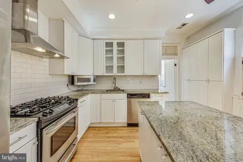 $1,125,000 | 524 10th Street Southeast, Washington, DC 20003