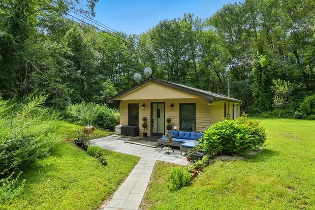 a view of a house with a yard