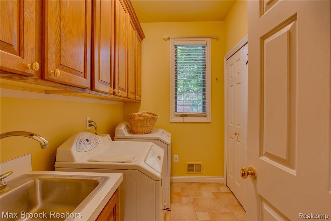 797 Crestwood Lane Rochester, MI 48309 - Photo 26 of 63 M10A1755_797 Crestwood Ln_.jpg