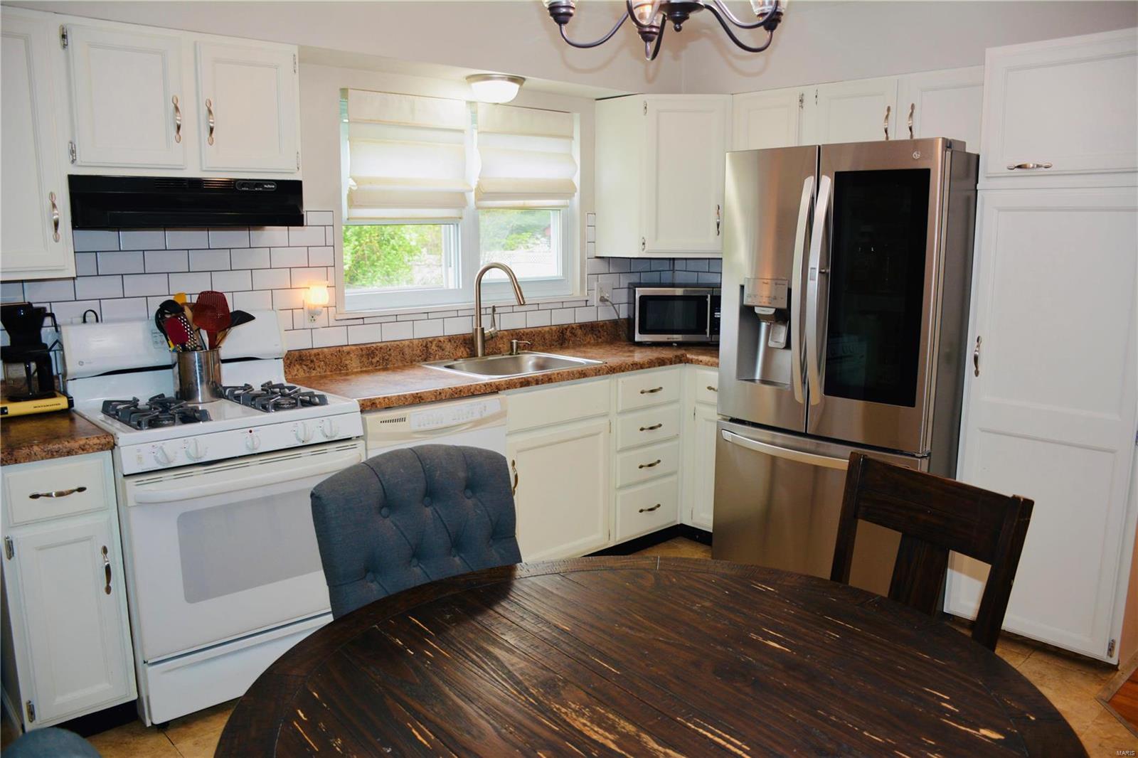 11120 Patsy Drive St. Louis, MO 63123 - Photo 3 of 14 Gallery Image 3