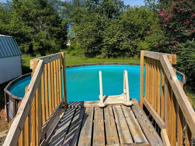 a view of a tennis court