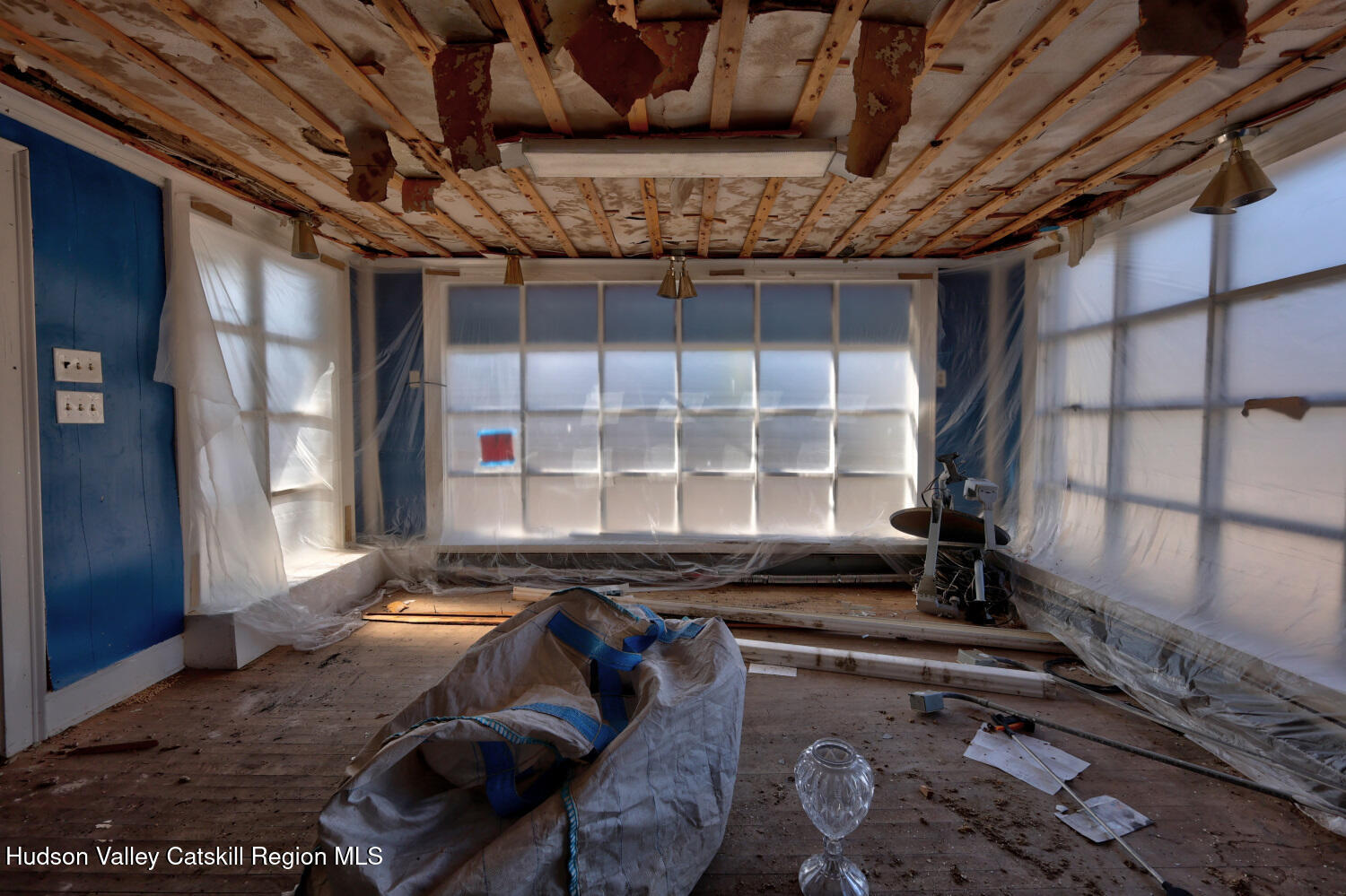 460 Main Street Cairo, NY 12413 - Photo 19 of 71 a living room with furniture