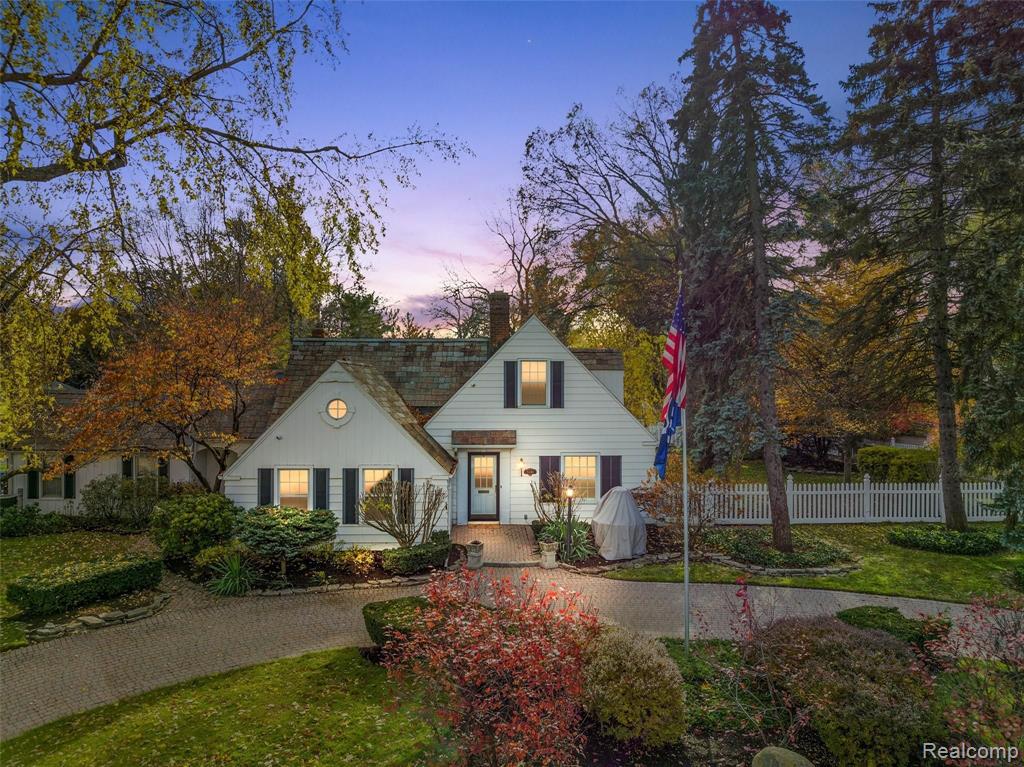 5340 Chicago Road Warren, MI 48092 - Photo 1 of 54
