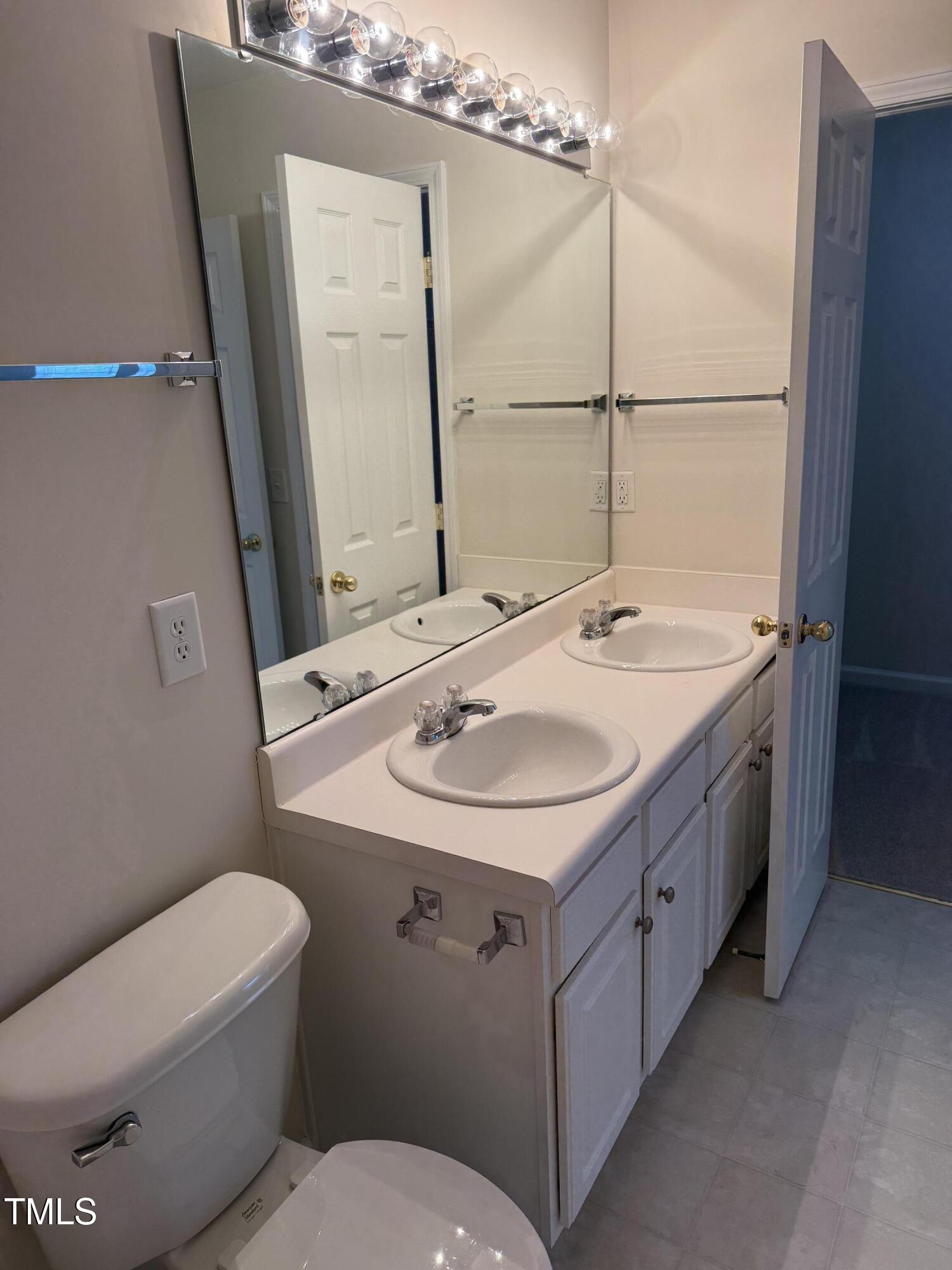 8125 Rhiannon Road Raleigh, NC 27613 - Photo 27 of 36 IMG_2629