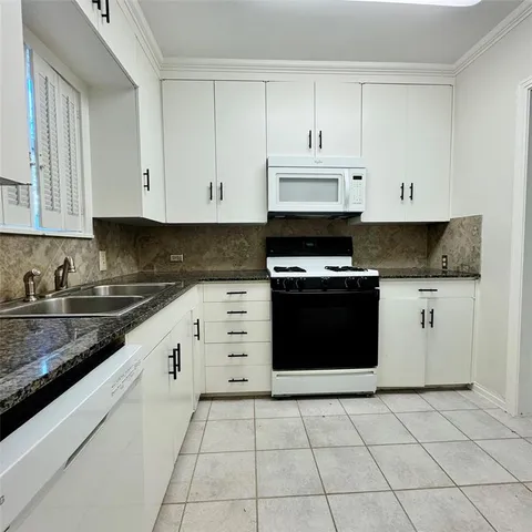 $2,895 | 4138 Grassmere Lane, University Park, TX 75205