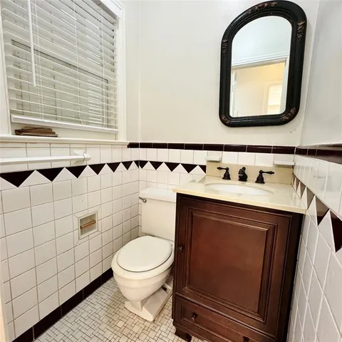 $2,895 | 4138 Grassmere Lane, University Park, TX 75205