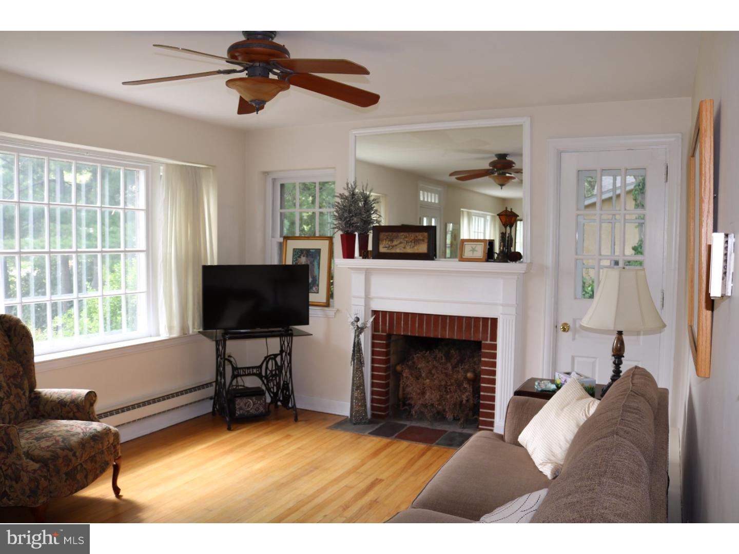 1379 Jolly Road Blue Bell, PA 19422 - Photo 8 of 24 Living Room