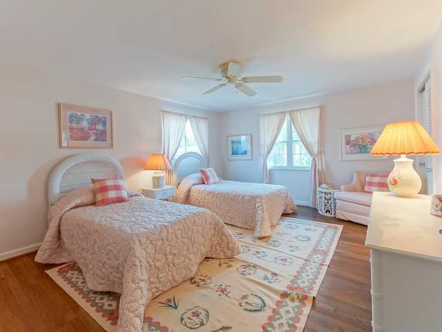 4311 Stratton Road Columbus, OH 43220 - Photo 15 of 25