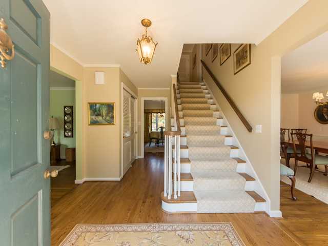 4311 Stratton Road Columbus, OH 43220 - Photo 2 of 25