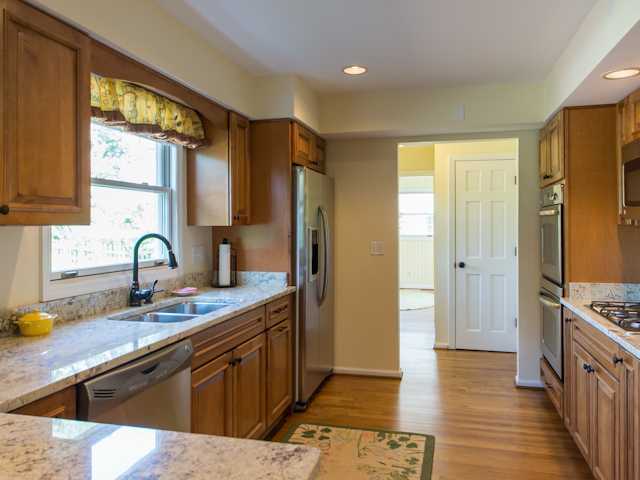 4311 Stratton Road Columbus, OH 43220 - Photo 7 of 25
