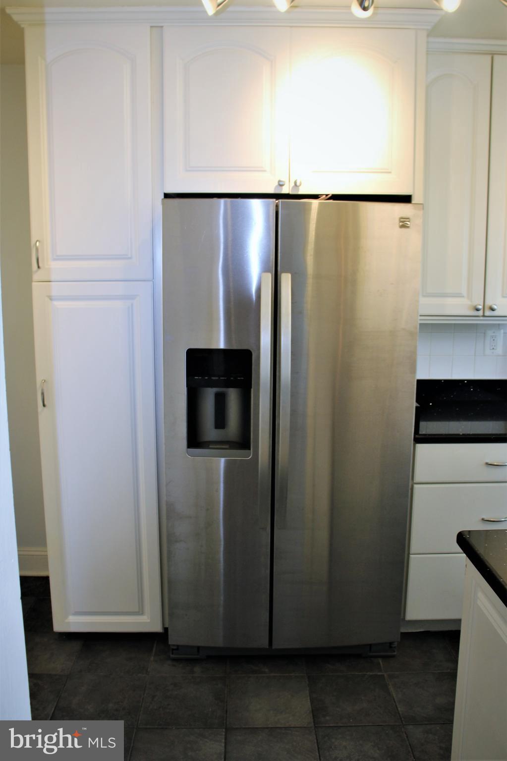 1746 Glen Ridge Road Towson, MD 21286 - Photo 17 of 48 a view of a microwave