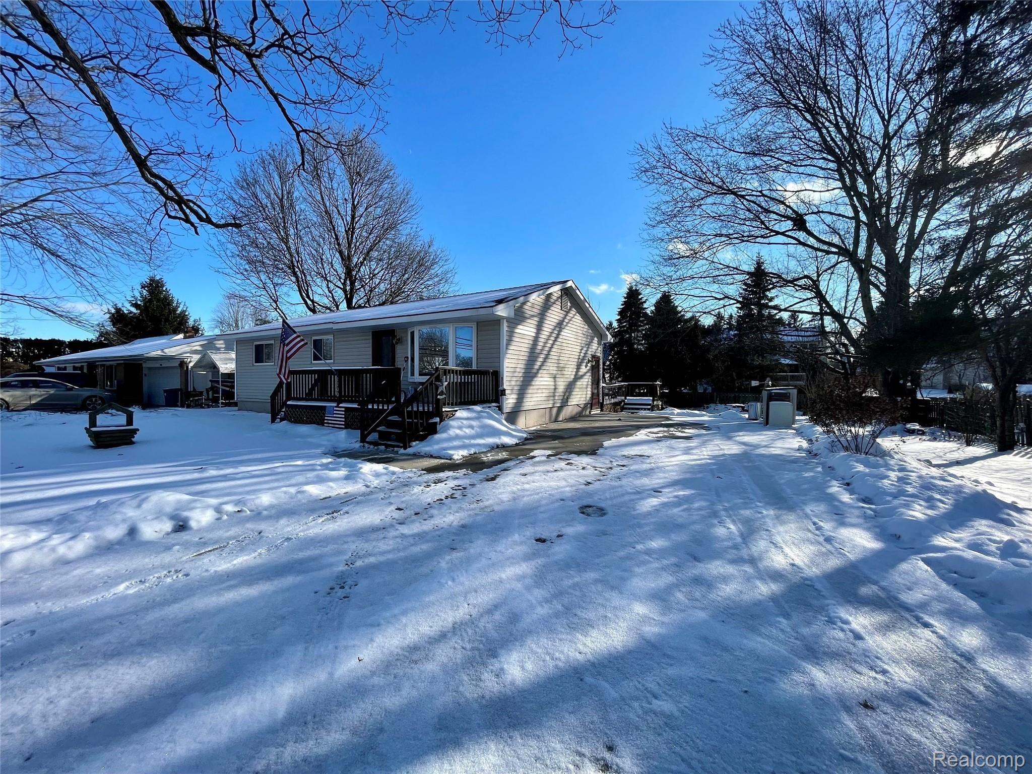 2700 East Wardlow Road Highland, MI 48356 - Photo 1 of 30 WARDLOW FRONT FROM RIGHT.jpg
