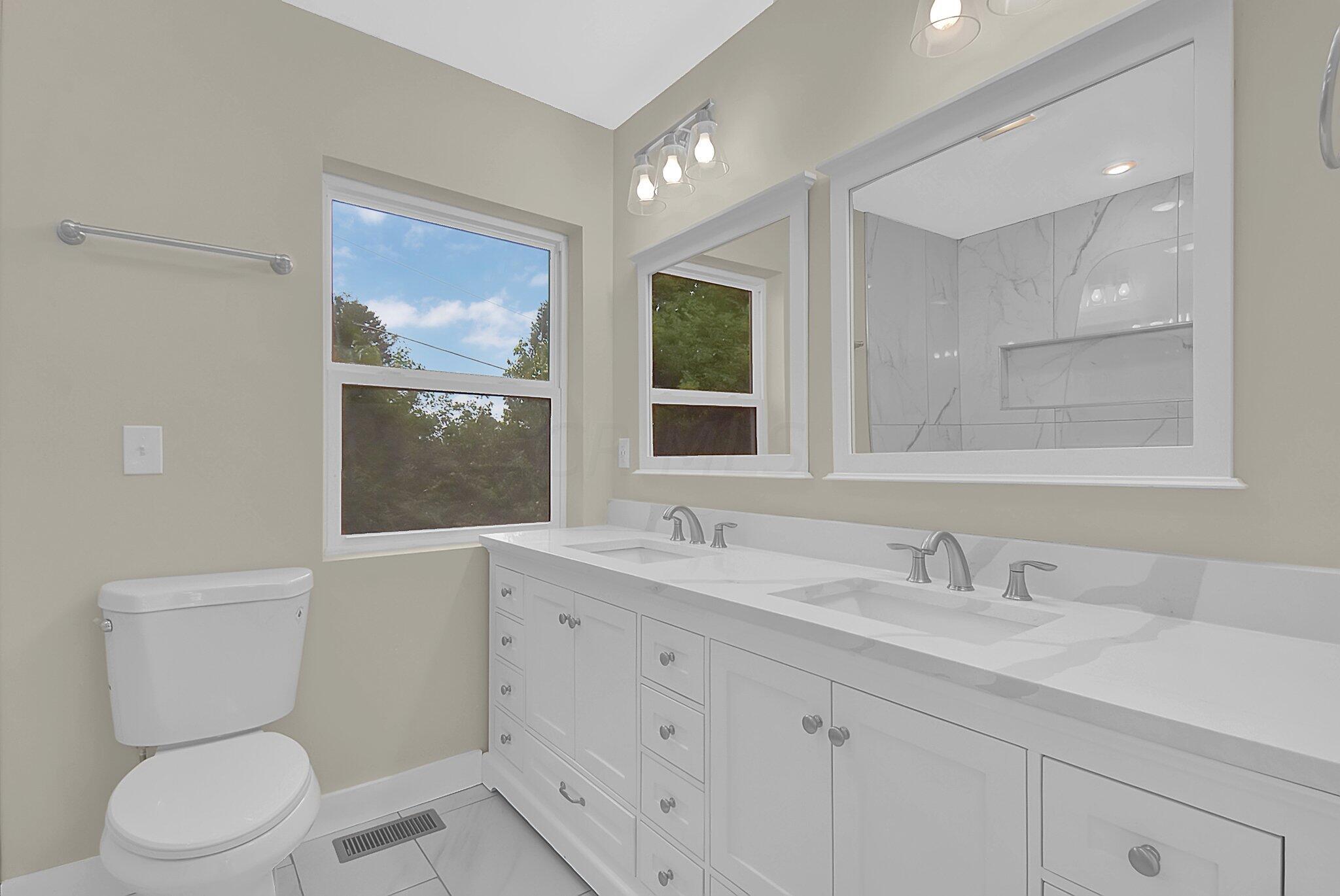 205 Cole Road Galloway, OH 43119 - Photo 29 of 39 Master En-suite