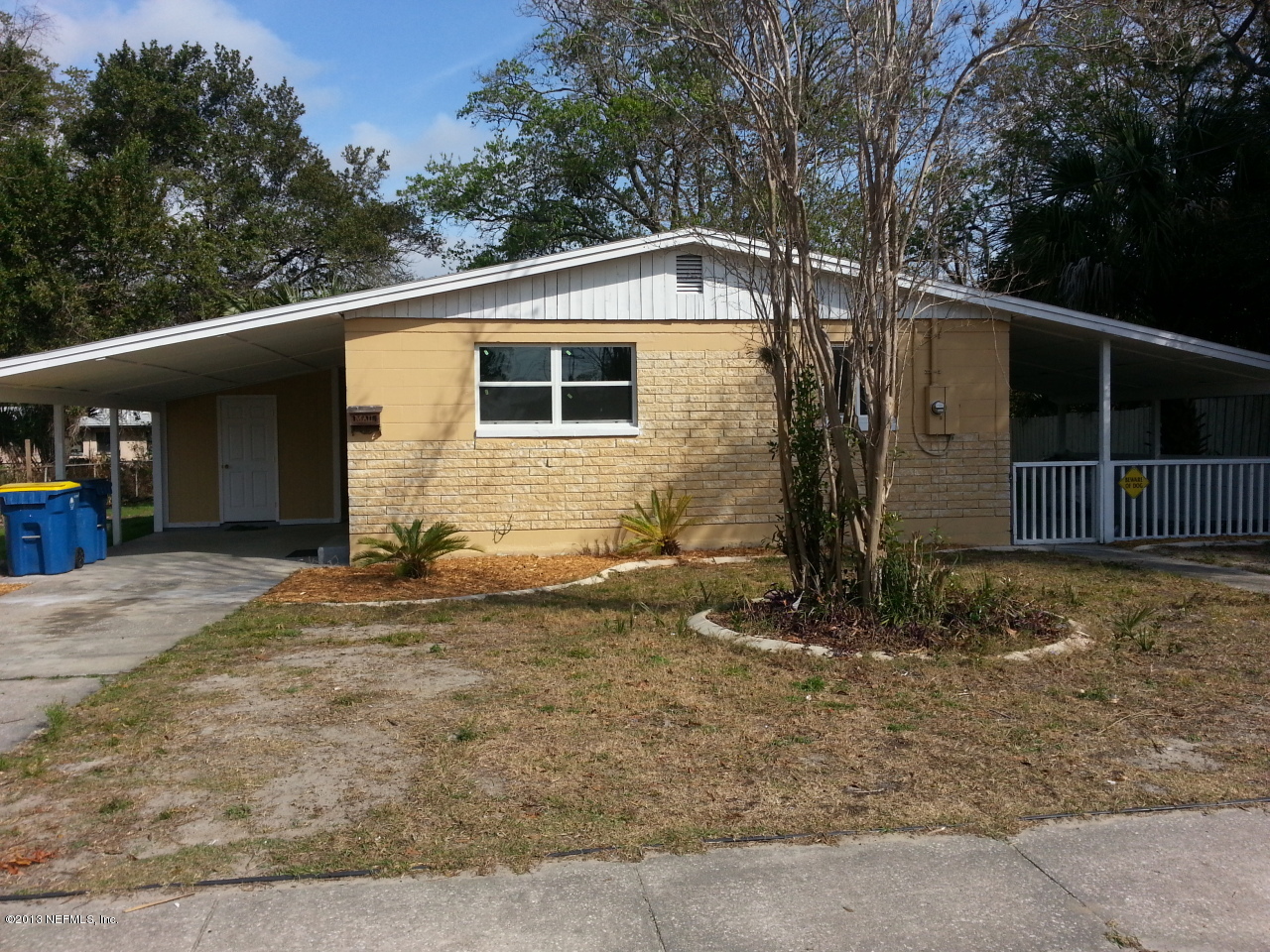 7253 Sandhurst Road South Jacksonville, FL 32277 - Photo 7 of 13 a backyard of a house