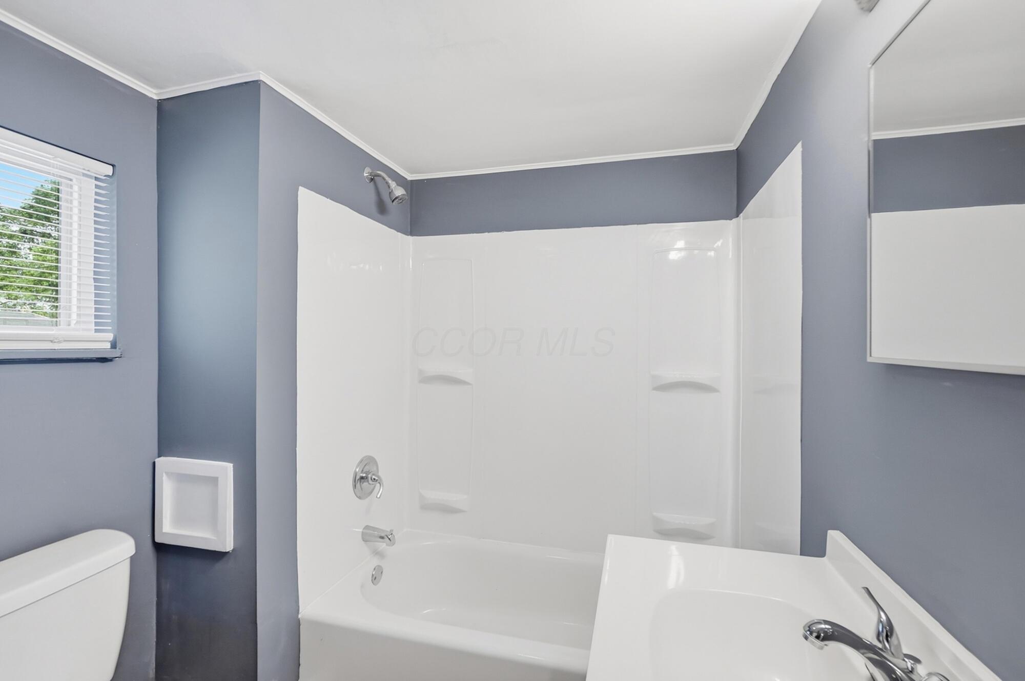 544 Cedarwood Road Columbus, OH 43207 - Photo 16 of 64 Main - Bathroom