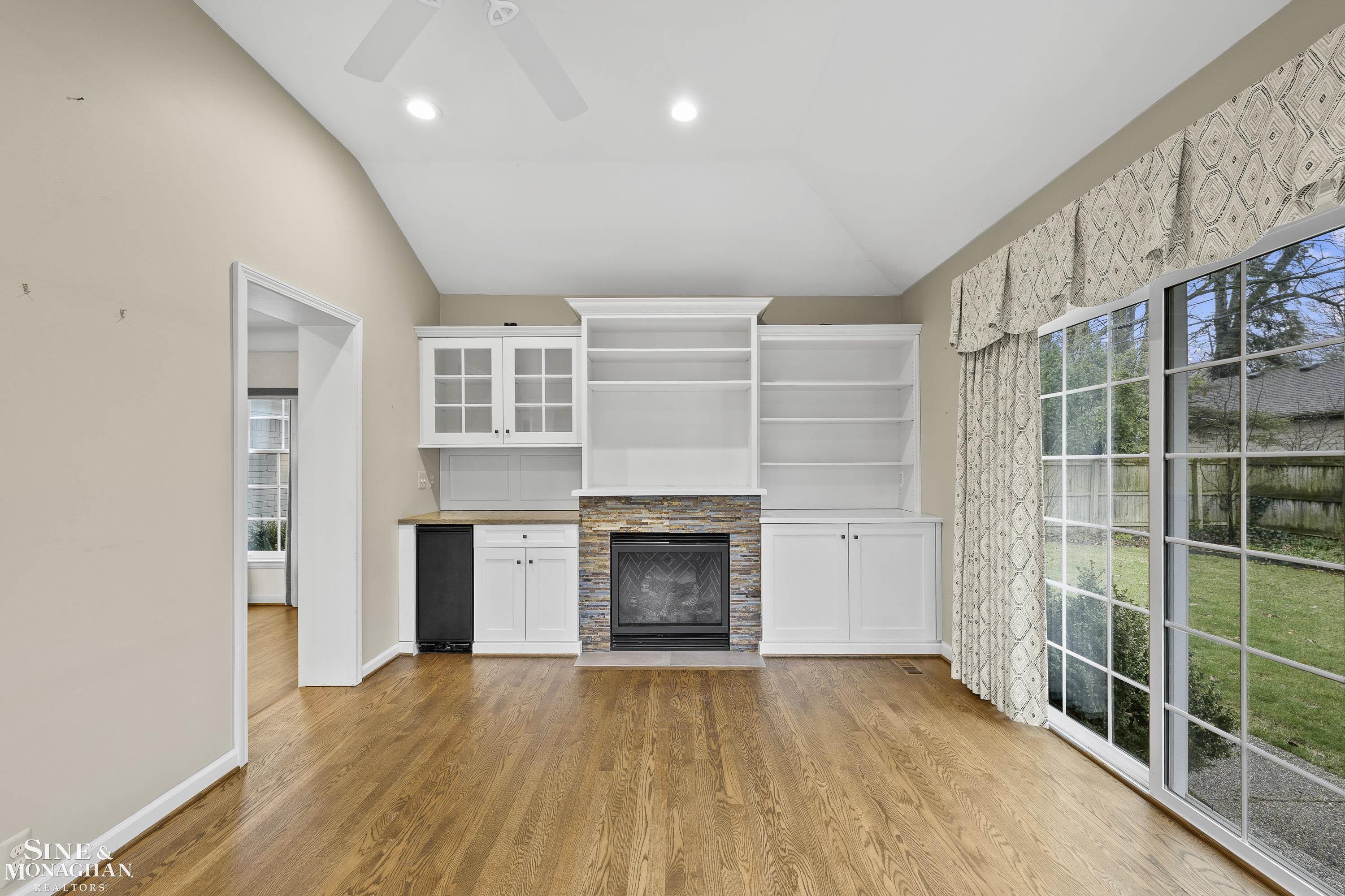 325 Stephens Road Grosse Pointe, MI 48236 - Photo 11 of 41 50171807-46951b53-4b66-4ec8-9f62-955a6390b6cb.JPG
