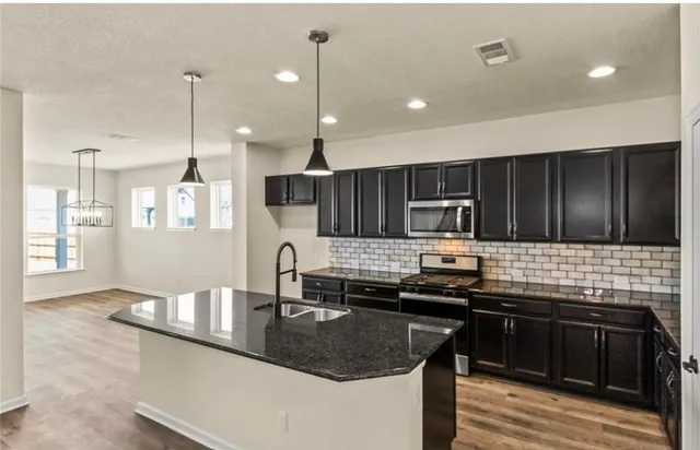 $2,595 | 100 Stone Fork Lane, Hutto, TX 78634