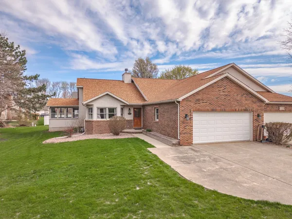 $287,500 | 8627 Oakmont Road, Bloomington, IL 61705