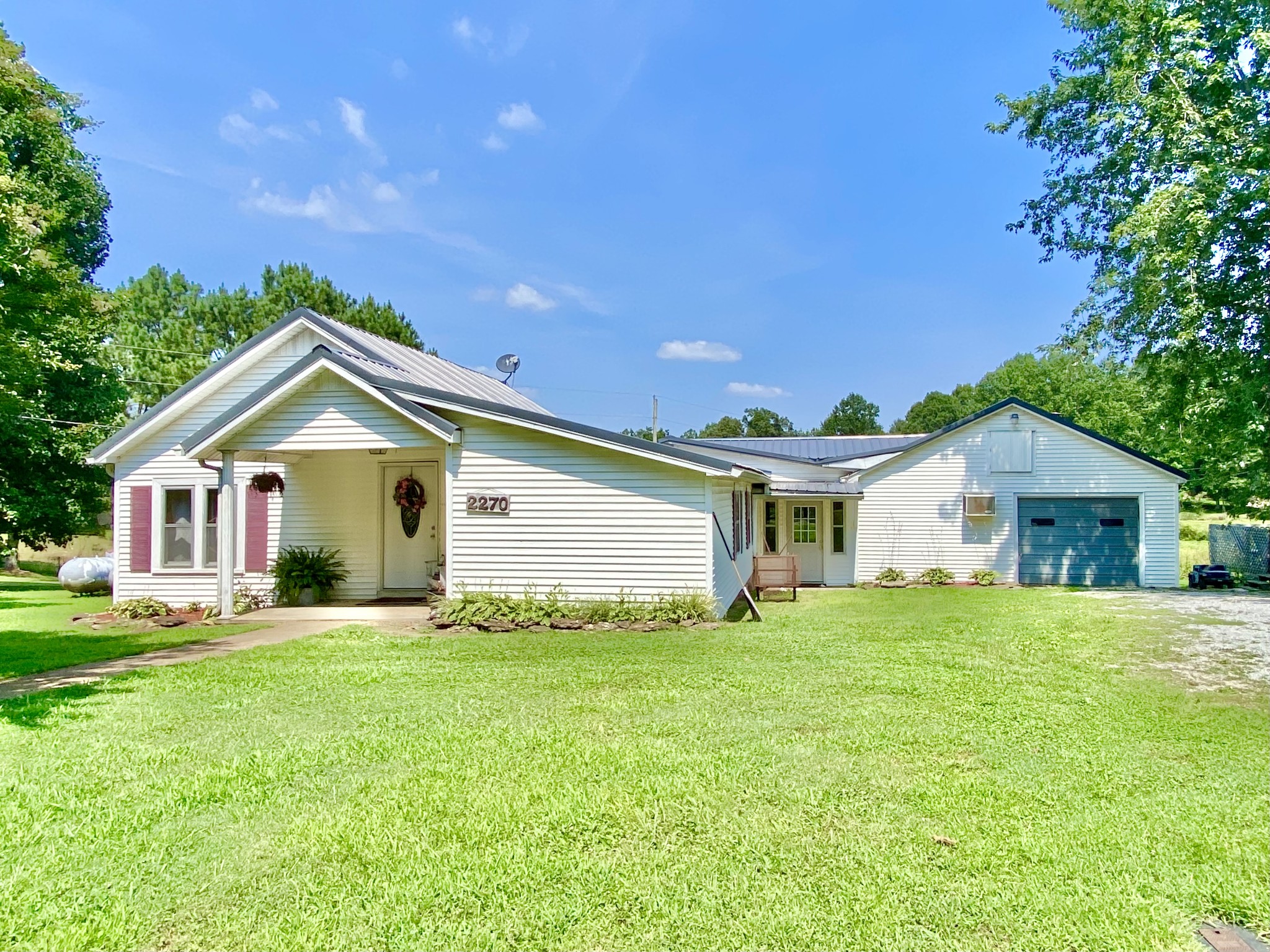 2270 Fall River Road Leoma, TN 38468 - Photo 2 of 27