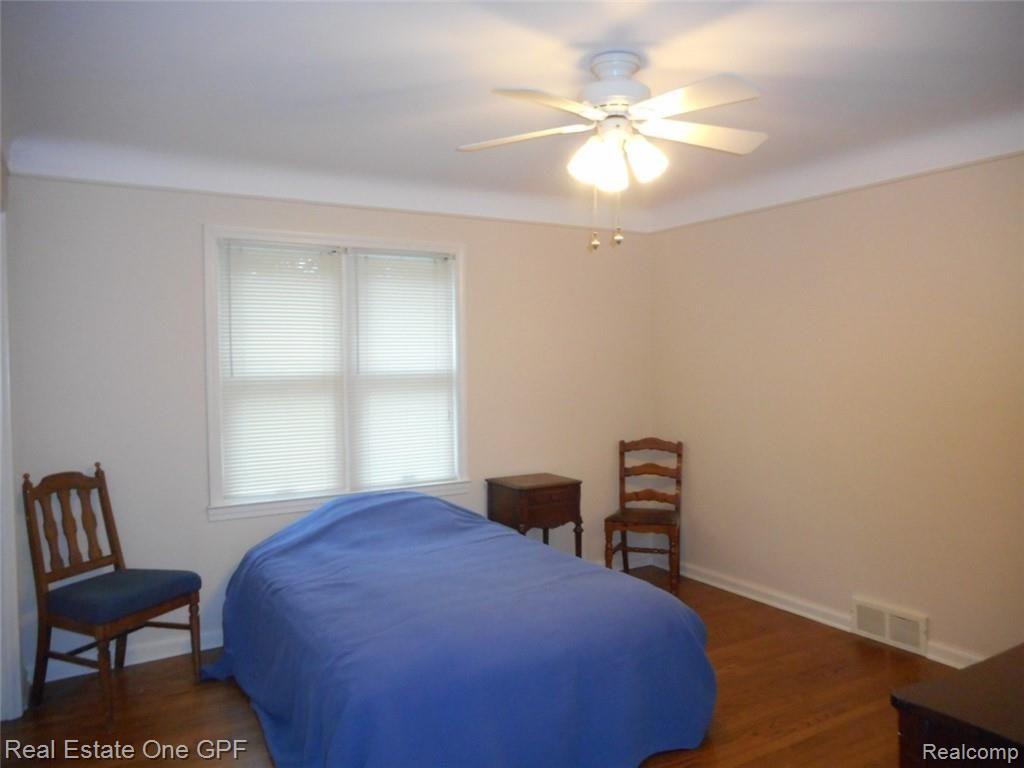 1099 Hawthorne Road Grosse Pointe Woods, MI 48236 - Photo 8 of 16