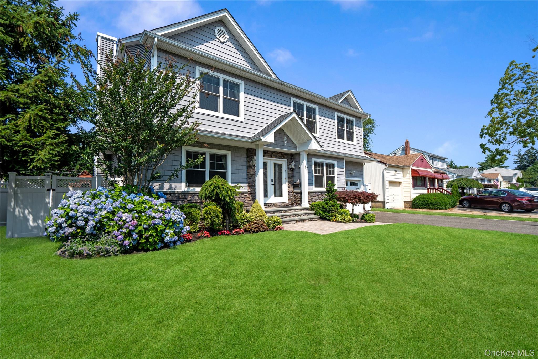 17 Woodwaye Road Plainview, NY 11803 - Photo 1 of 41