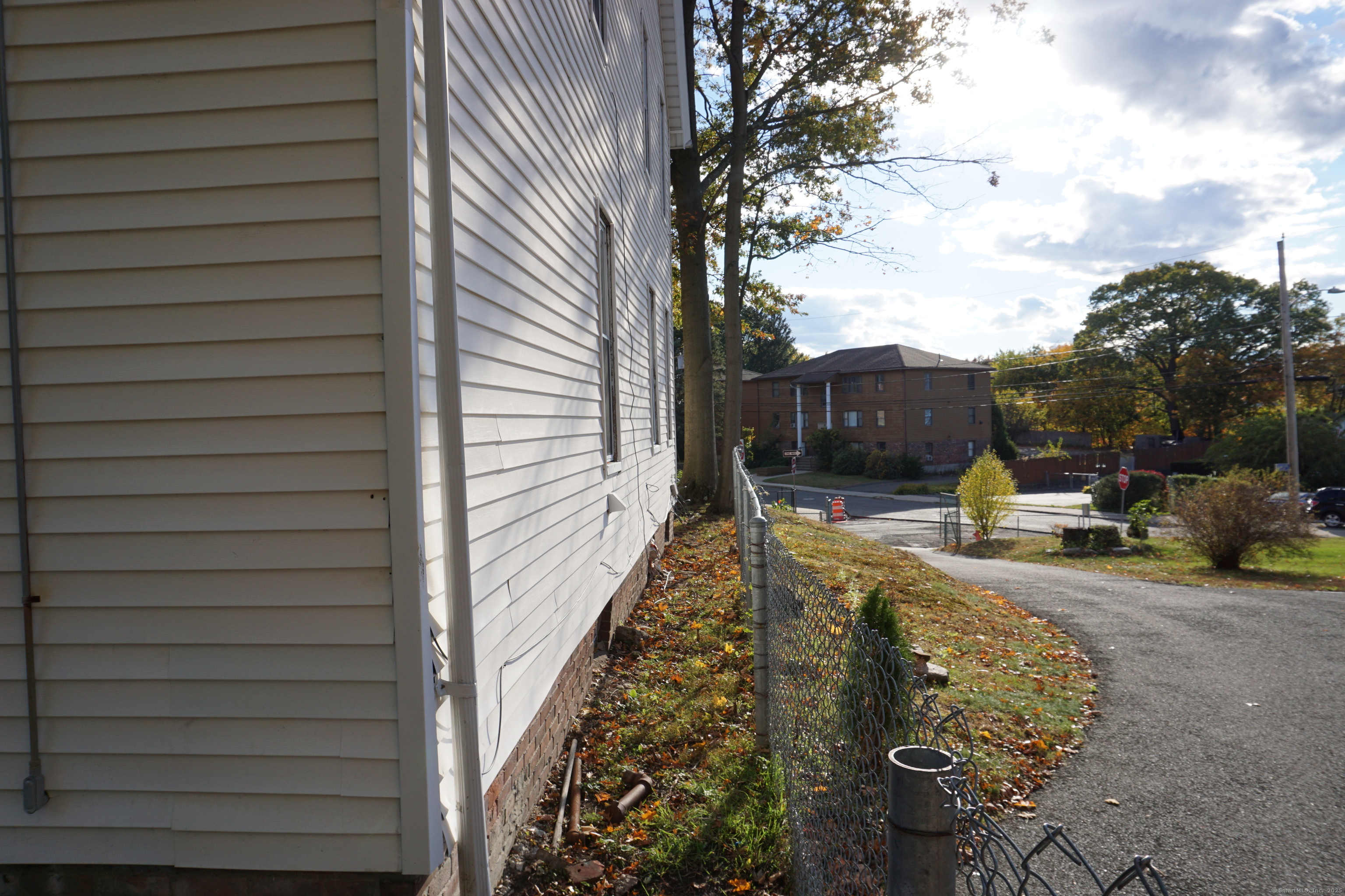 69 Gates Street Holyoke, MA 01040 - Photo 5 of 13