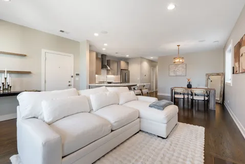 $575,000 | 3140 North Elston Avenue, Unit 2N, Chicago, IL 60618