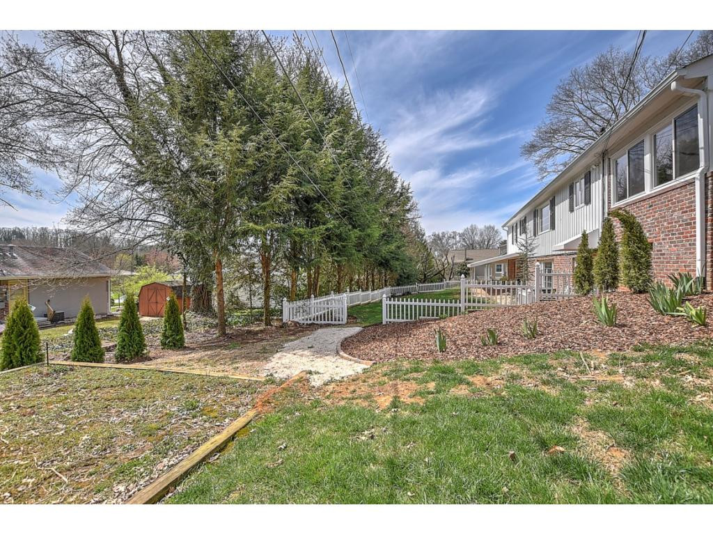517 Green Acres Road Bristol, VA 24201 - Photo 27 of 31 Photo 27