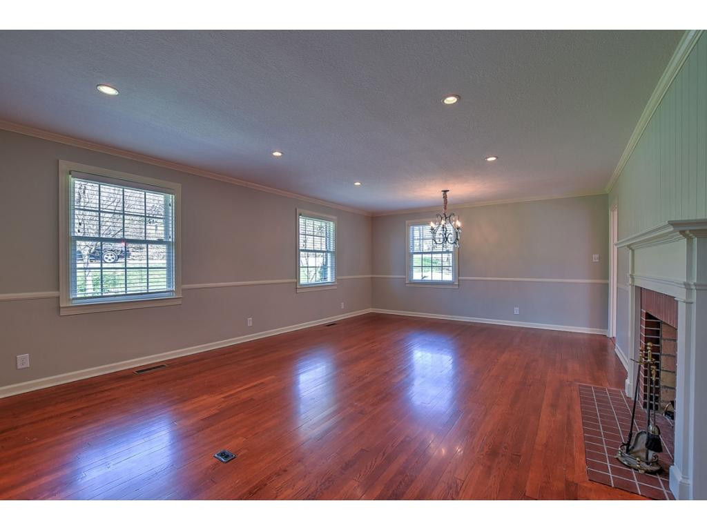 517 Green Acres Road Bristol, VA 24201 - Photo 3 of 31 Photo 3