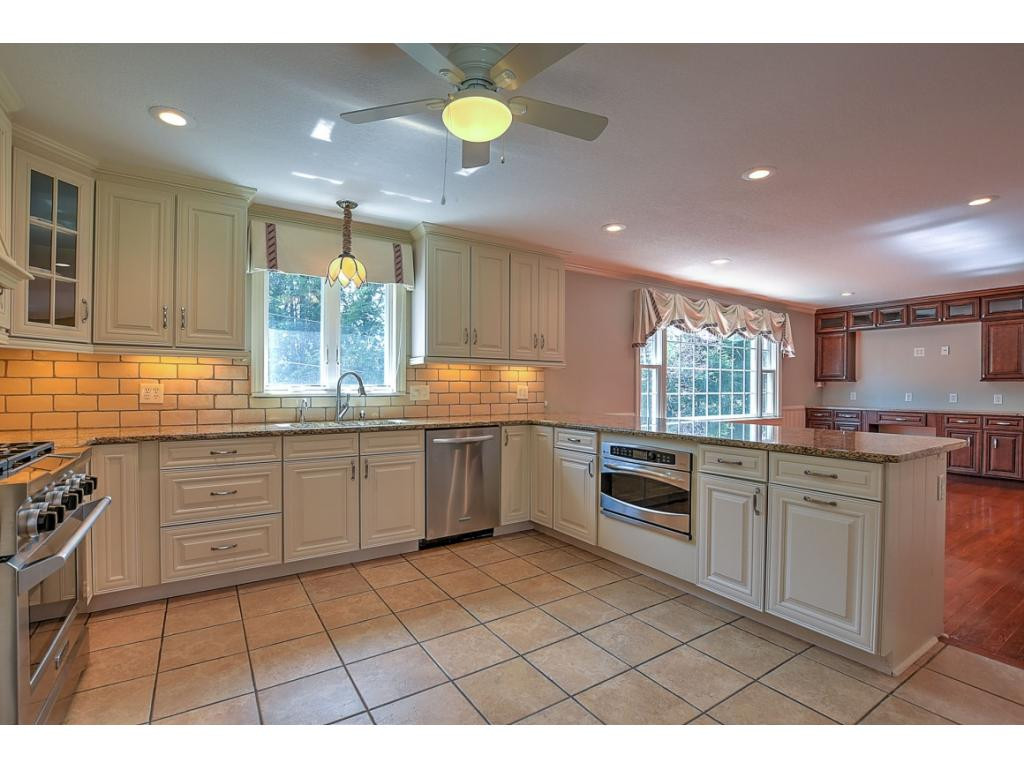 517 Green Acres Road Bristol, VA 24201 - Photo 4 of 31 Photo 4