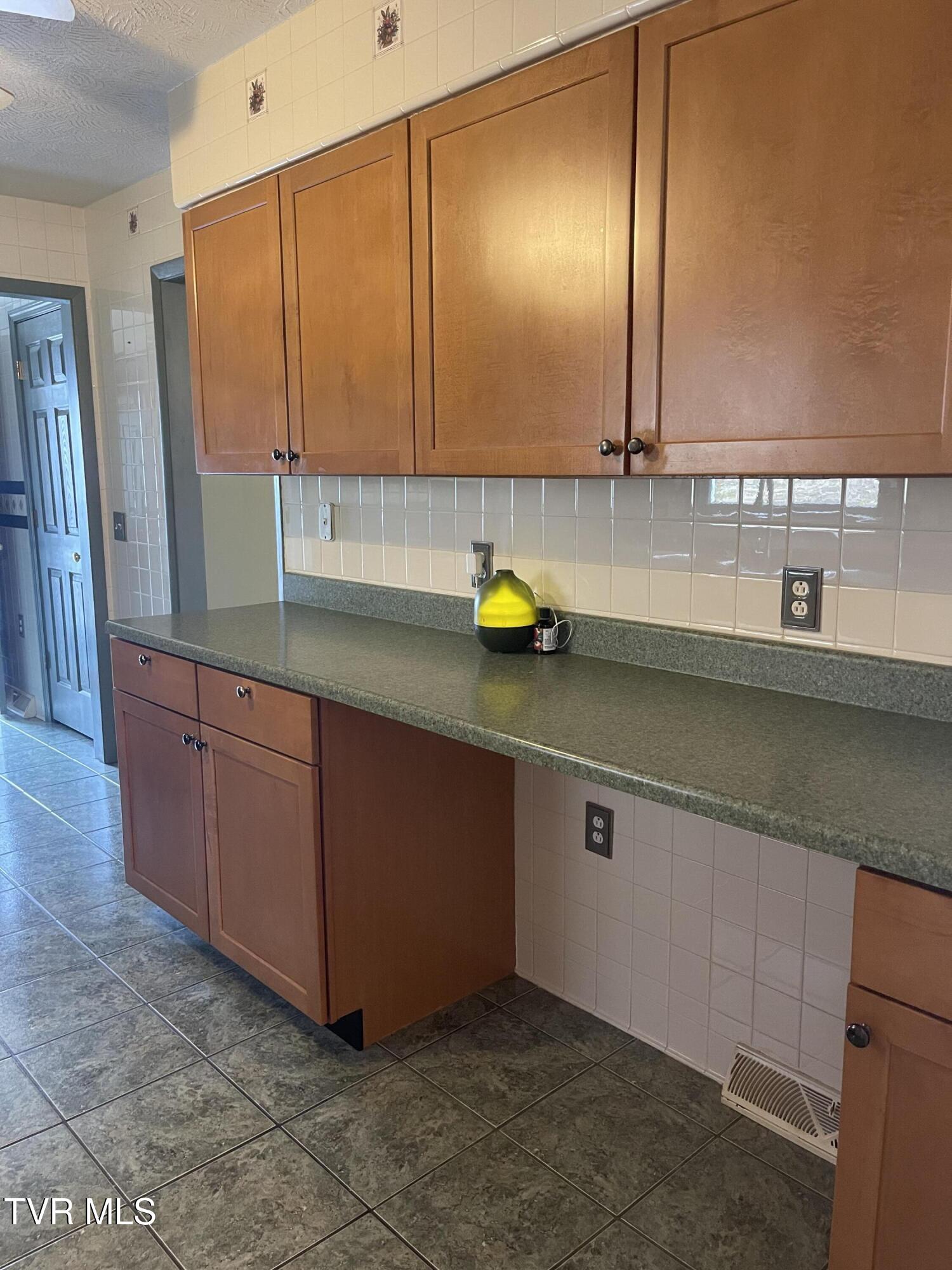 1977 Combs Rdg Road Honaker, VA 24260 - Photo 16 of 26 IMG_1325