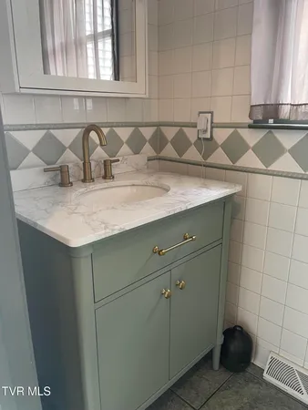 $185,000 | 1977 Combs Rdg Road, Honaker, VA 24260