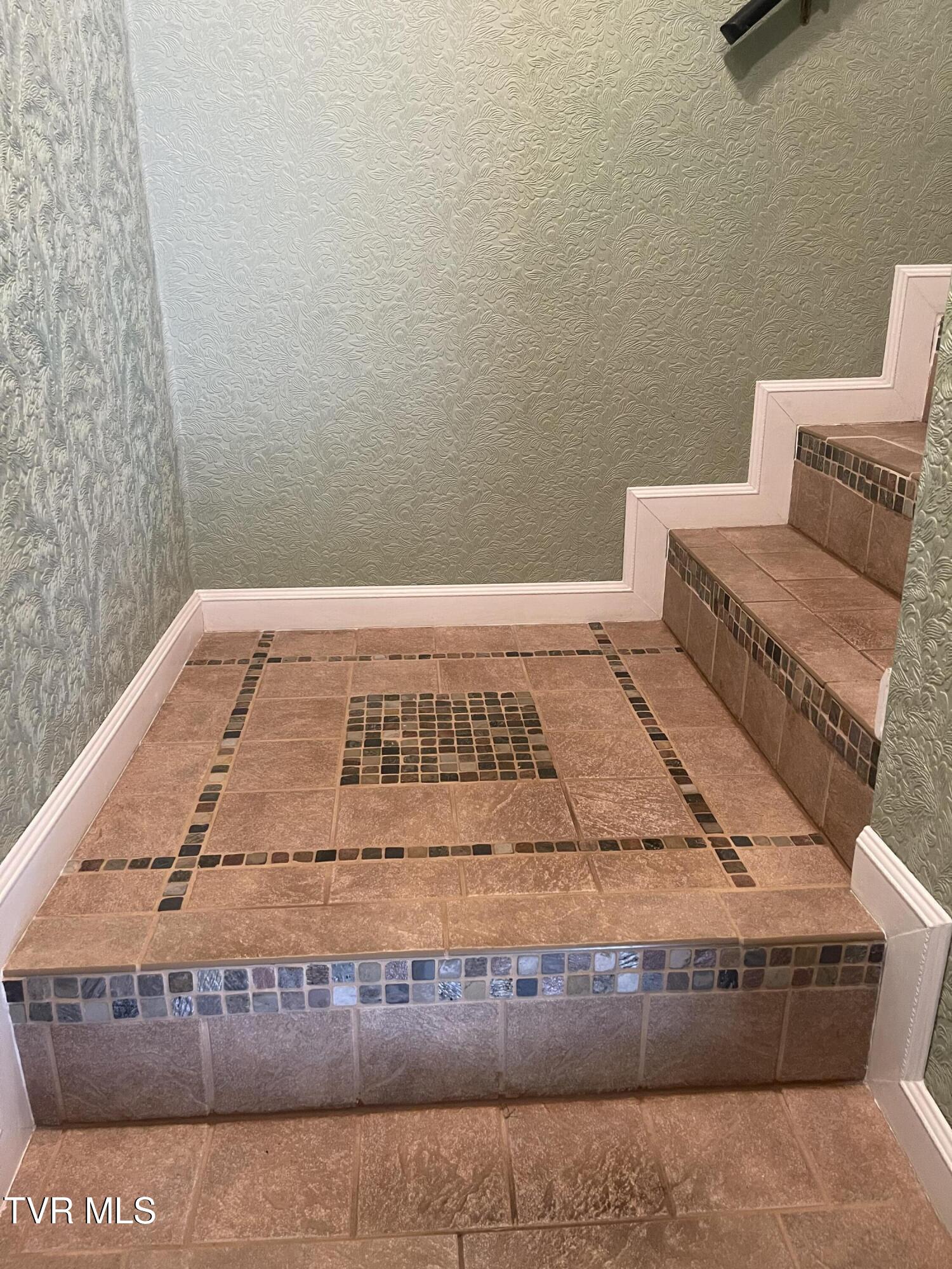 1977 Combs Rdg Road Honaker, VA 24260 - Photo 21 of 26 IMG_1319