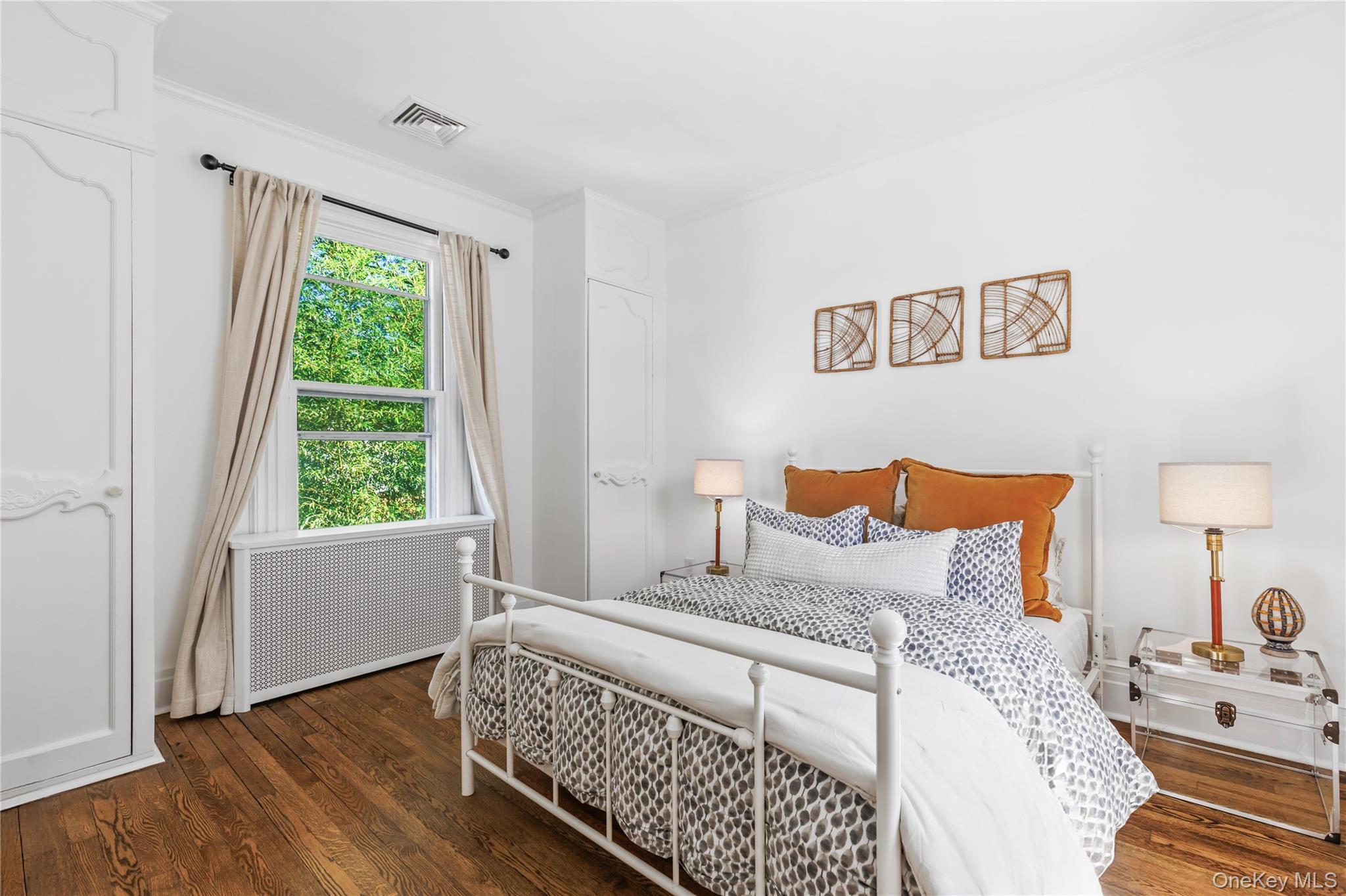113 Brambach Road Scarsdale, NY 10583 - Photo 21 of 38 2nd generous sized bedroom with 2 built in closets