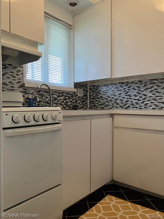 26945 Milford Road, Unit 11 New Hudson, MI 48165 - Photo 2 of 8 Gallery Image 2