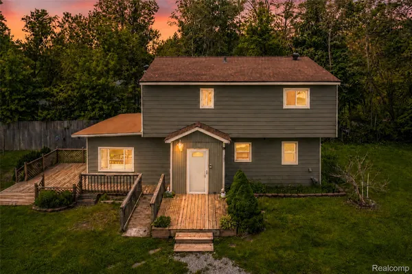 $400,000 | 11388 Sunset Boulevard, Pinckney, MI 48169