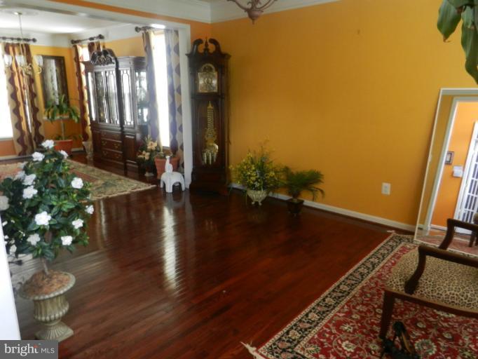 2312 Manor Spring Terrace Silver Spring, MD 20906 - Photo 23 of 29 Living Room