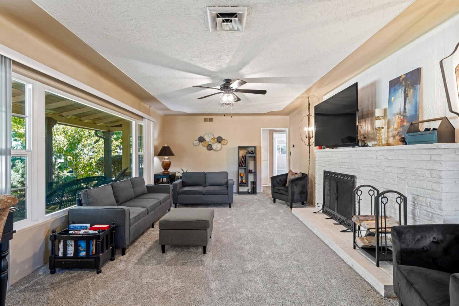 231 South Austin Road Manteca, CA 95336 - Photo 7 of 39