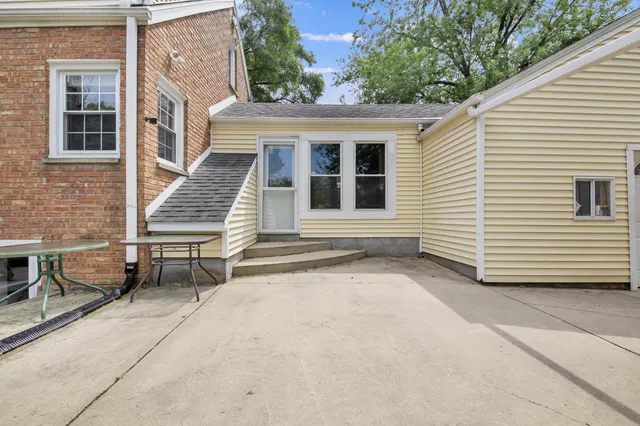 $399,900 | 4100 West Edgerton Avenue, Greenfield, WI 53221