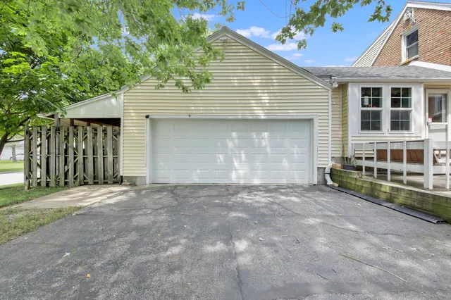 $399,900 | 4100 West Edgerton Avenue, Greenfield, WI 53221