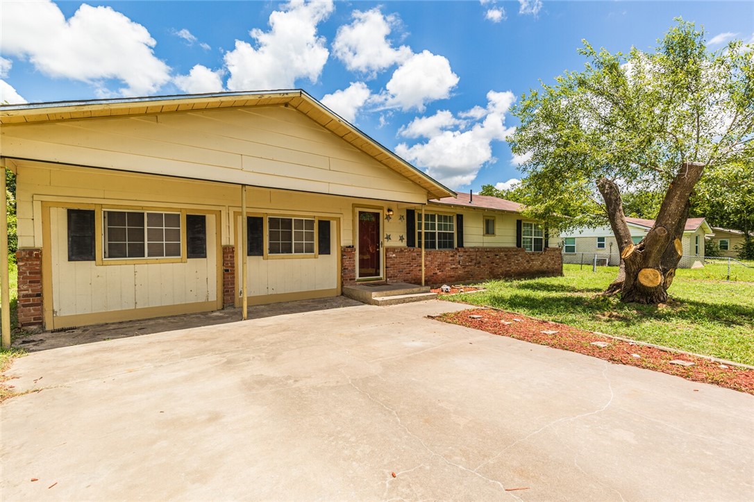 704 4th Street Eddy, TX 76524 - Photo 6 of 26