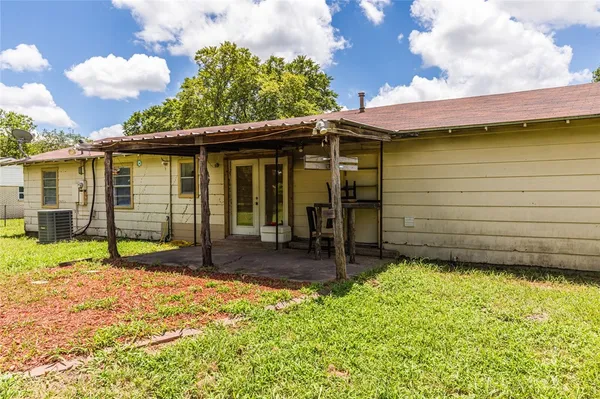 $199,000 | 704 4th Street, Eddy, TX 76524