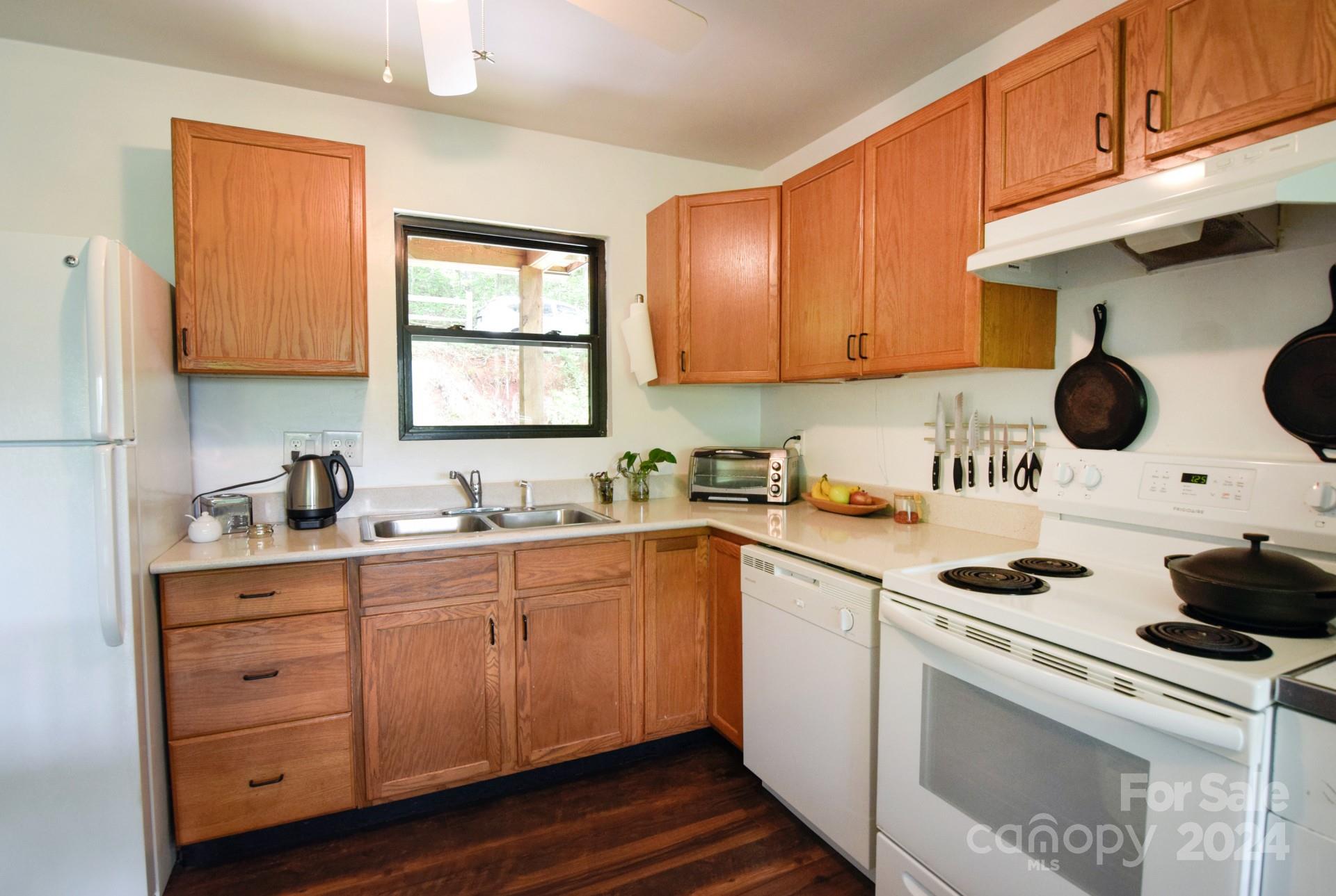 939 Timbuktu Road Sylva, NC 28779 - Photo 7 of 27 Gallery Image 7