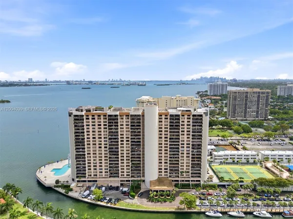 $425,000 | 1800 Northeast 114th Street, Unit 1505, Miami, FL 33181