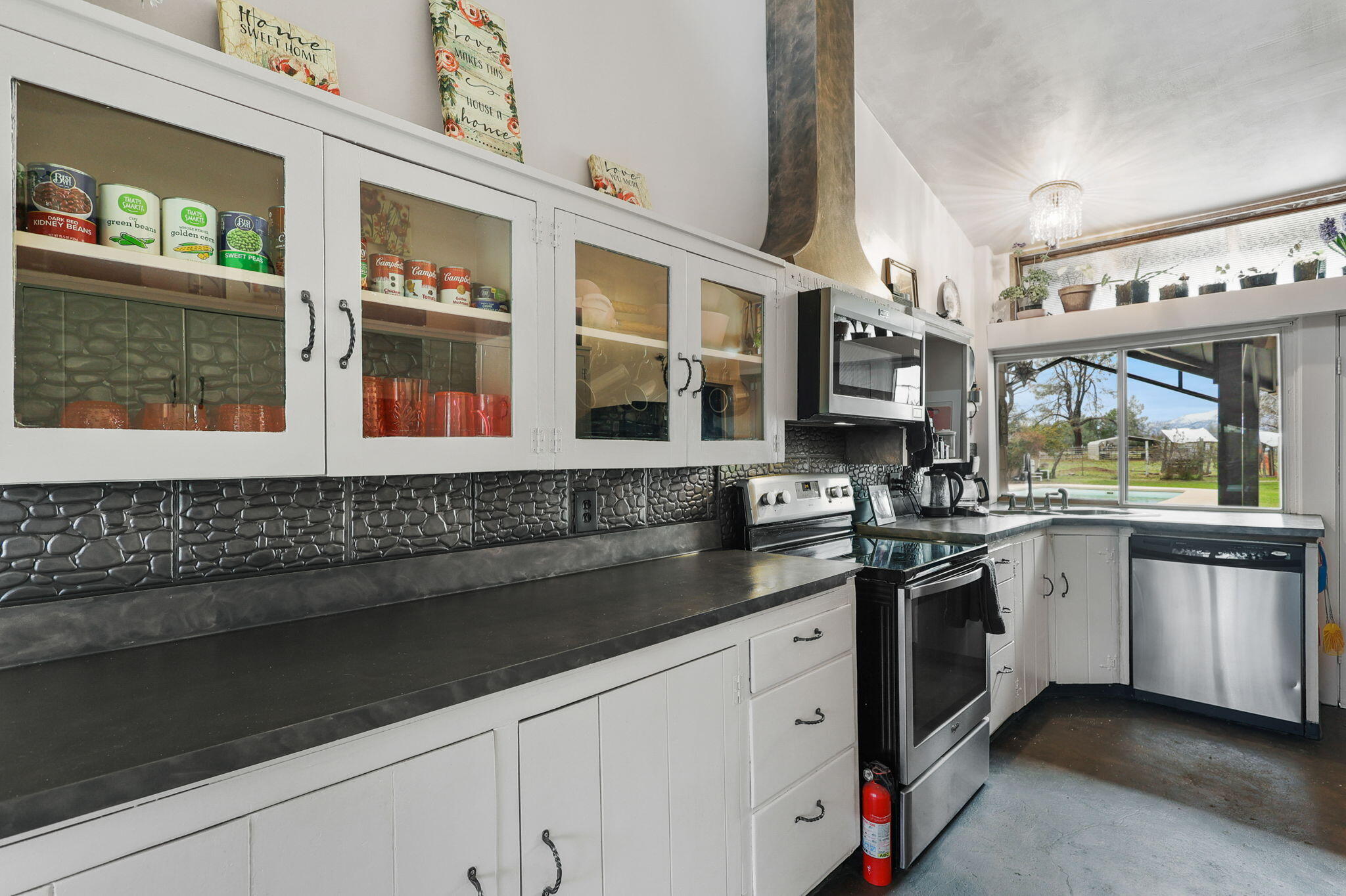 7058 Happy Valley Road Anderson, CA 96007 - Photo 14 of 38 Kitchen